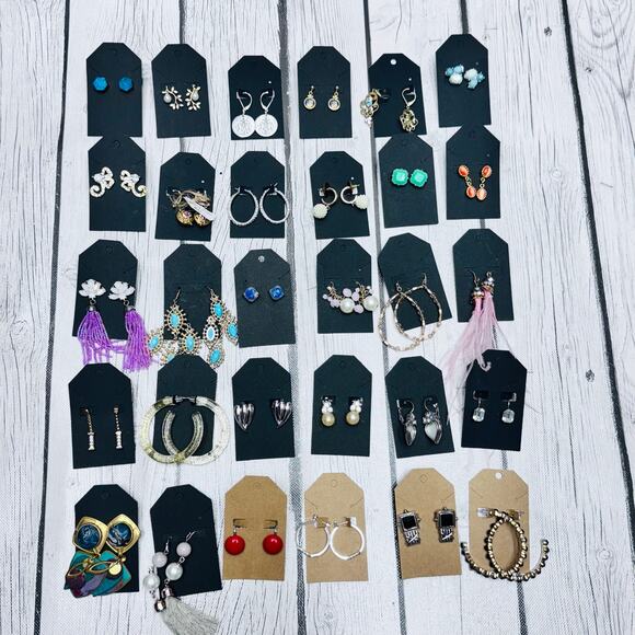 Fashion Earring Lot (30 pair earrings) - Picture 1 of 7